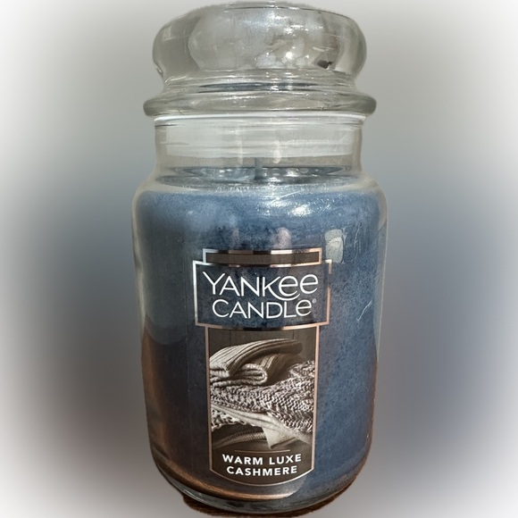 ✨New✨ Yankee Candle: Warm Luxe Cashmere- 22 oz Large Jar Candle - Picture 2 of 6
